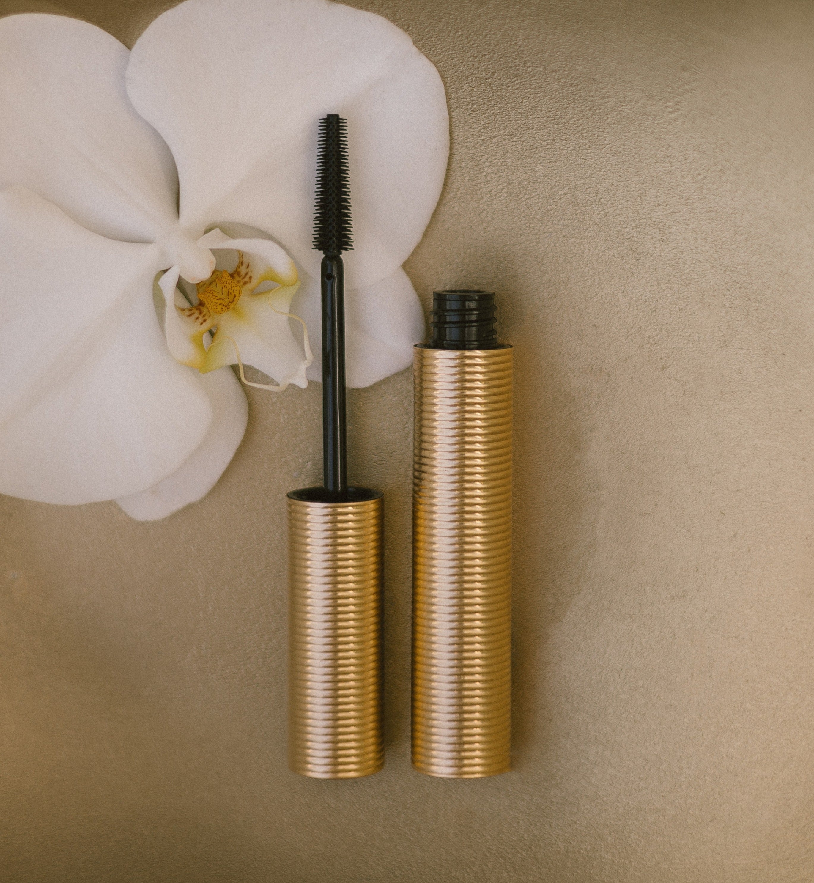 Mitzi Mascara clean formulation eye makeup lash separating wand with white orchid - Eco By Sonya UK